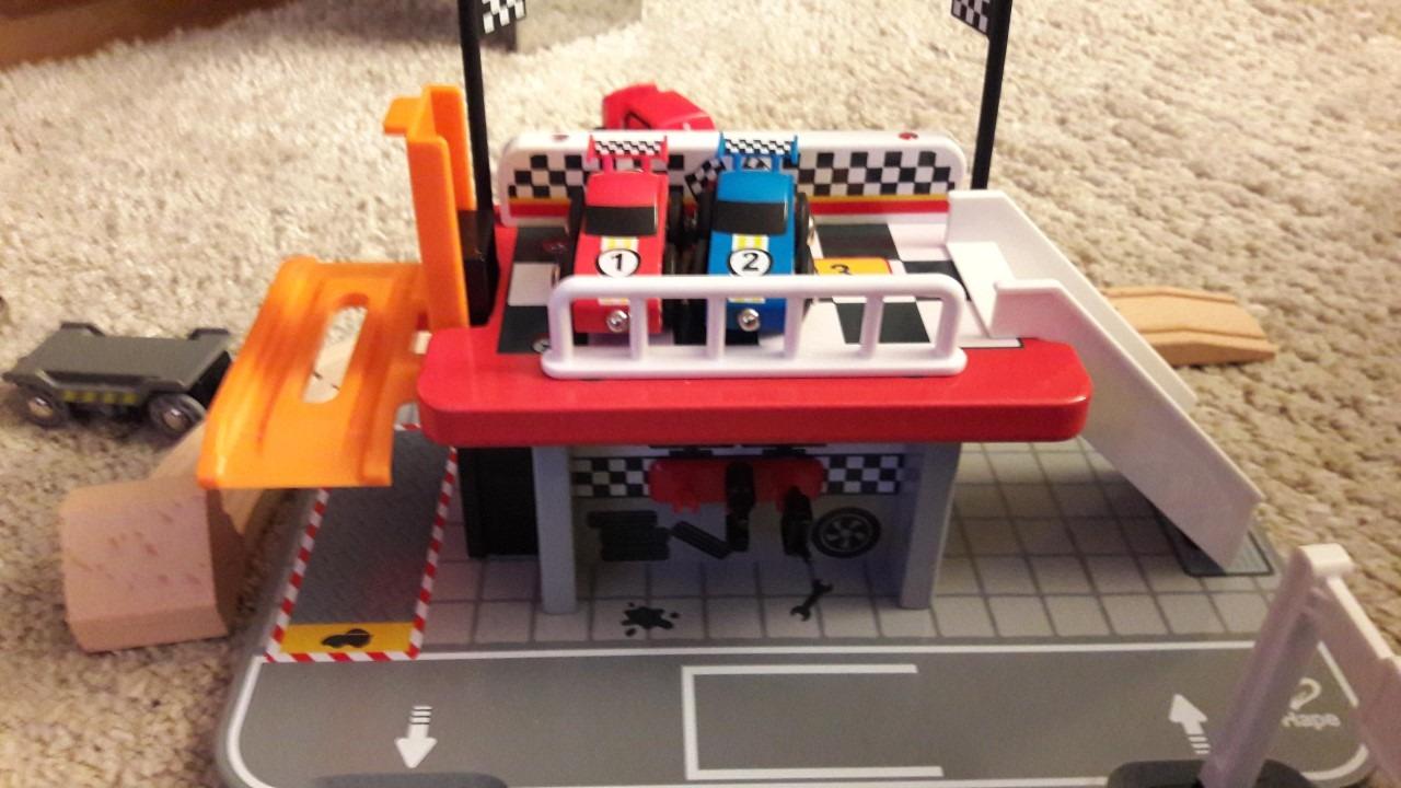 Hape E3734 race track station treno legno