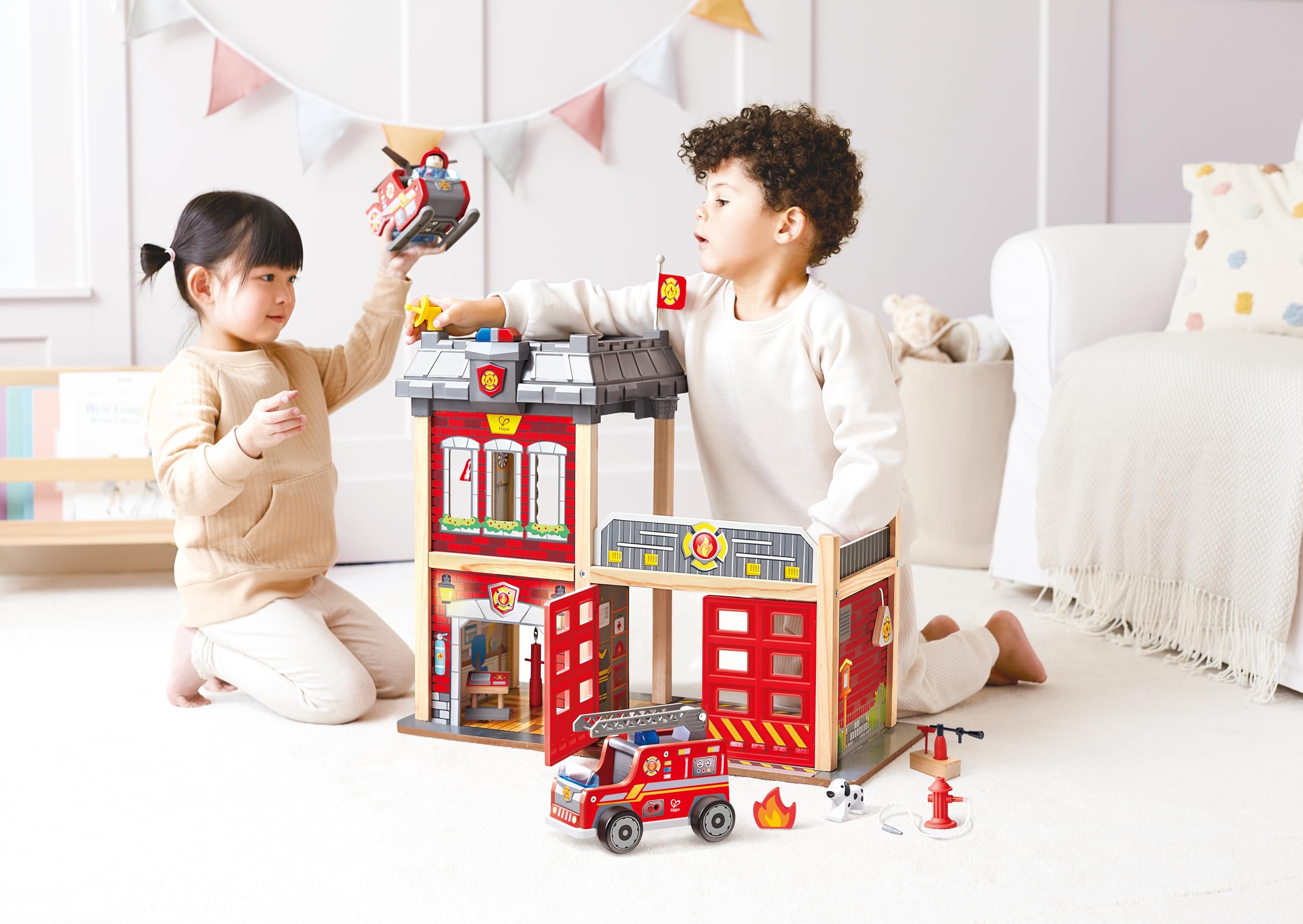 Hape Caserma dei Pompieri caserma in legno con luci e suoni