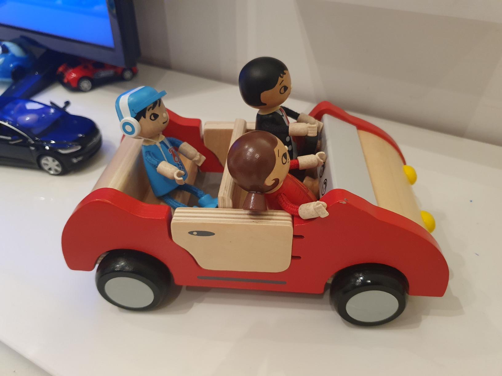 Hape Famiglia Moderna Figlio bambola legno con arti flessibili