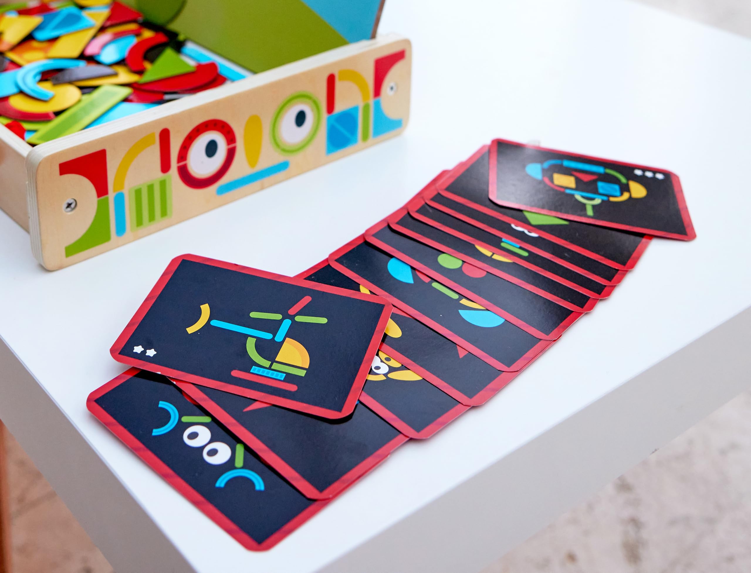 Hape Valigia Magnetica gioco magnetico 100 pezzi legno
