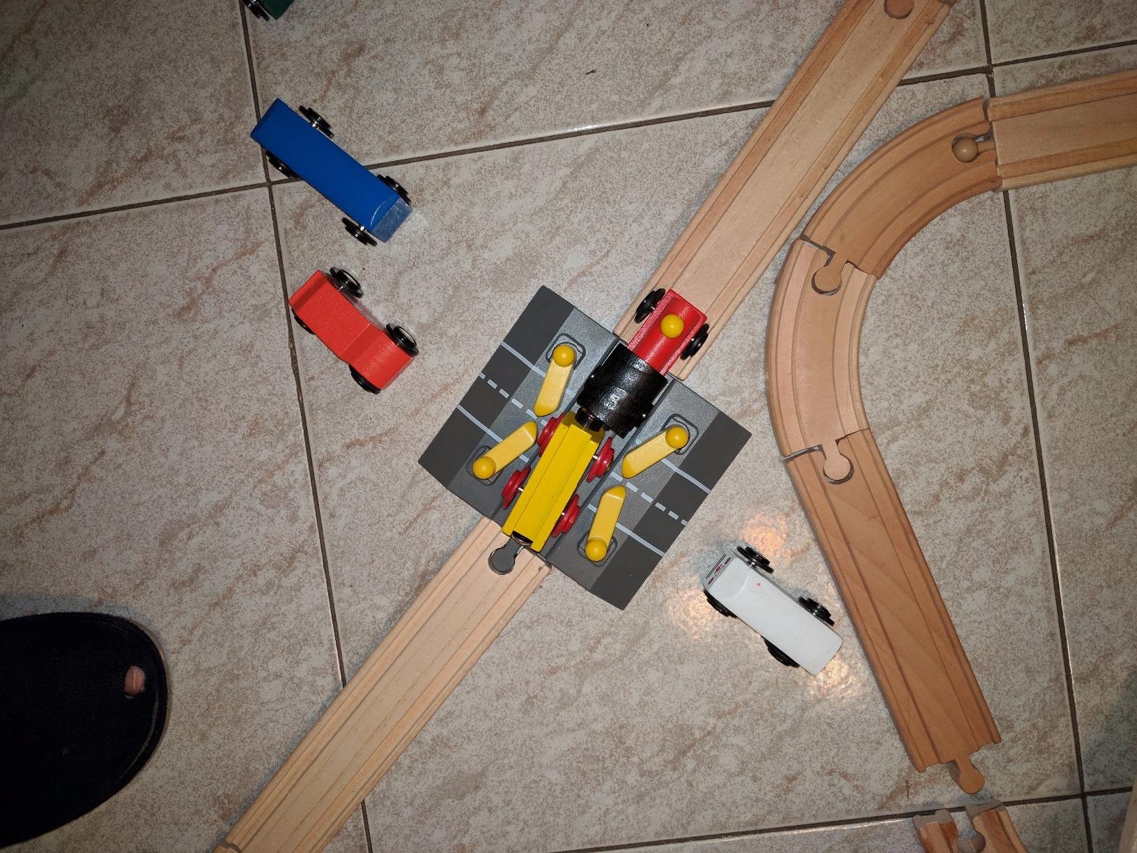 Hape Passaggio a Livello Automatico per trenini