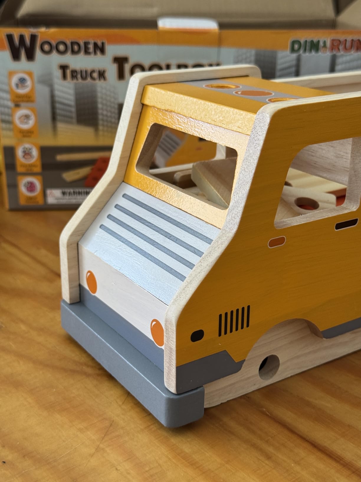 DINORUN camion cassetta attrezzi legno 47 pezzi 3-6 anni
