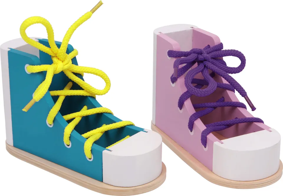 smallfoot 6475 scarpe da allacciare in legno set 2 pezzi dai 3 anni