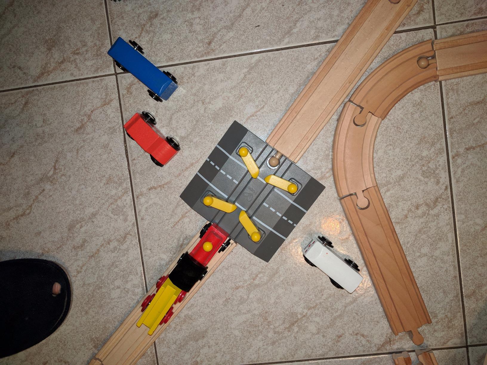 Hape Passaggio a Livello Automatico per trenini