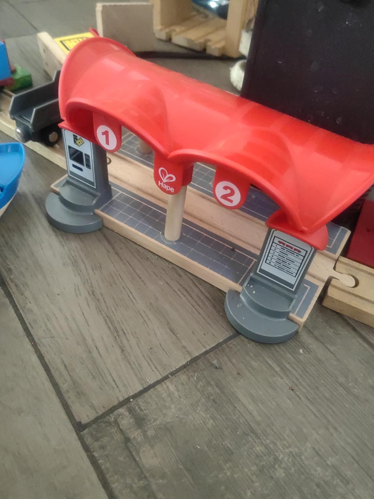 Hape Stazione Treni Registra Ascolta stazione 5 pezzi