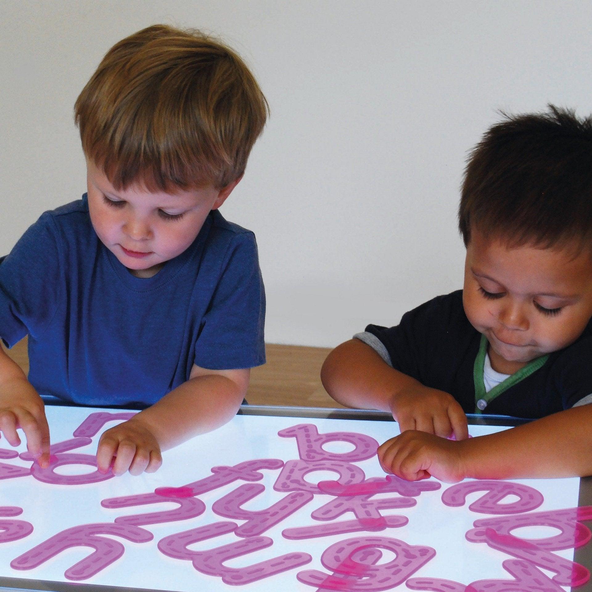 Tickit SiliShapes Trace Alphabet lettere rosa tattili