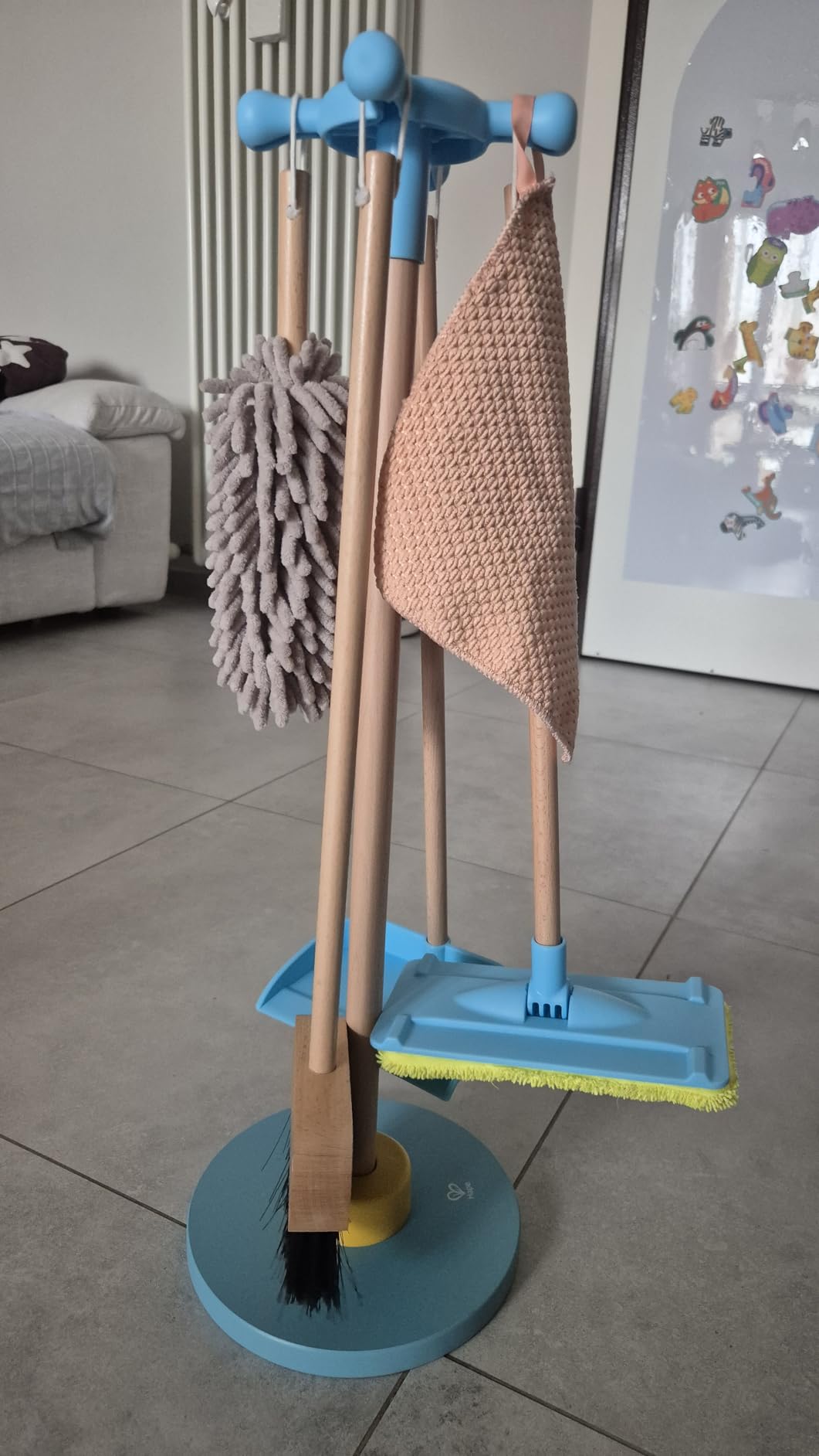 Hape Set Pulizia giocattolo con supporto per bambini