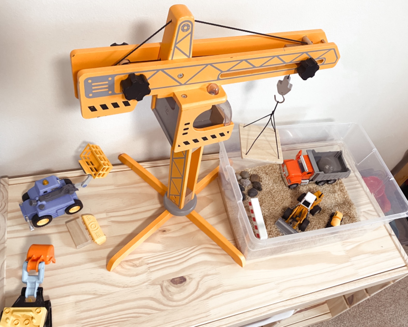 Hape Set Gru cantiere giocattolo mobile in legno