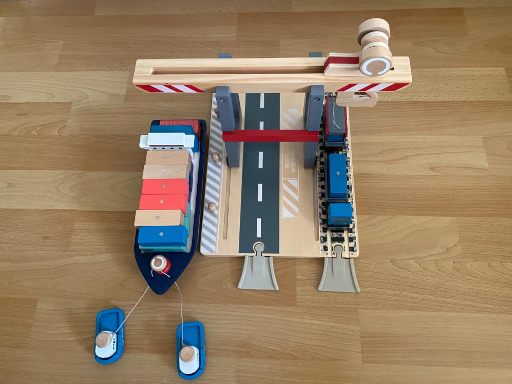 small foot 11378 Terminale Container gioco legno nave e camion