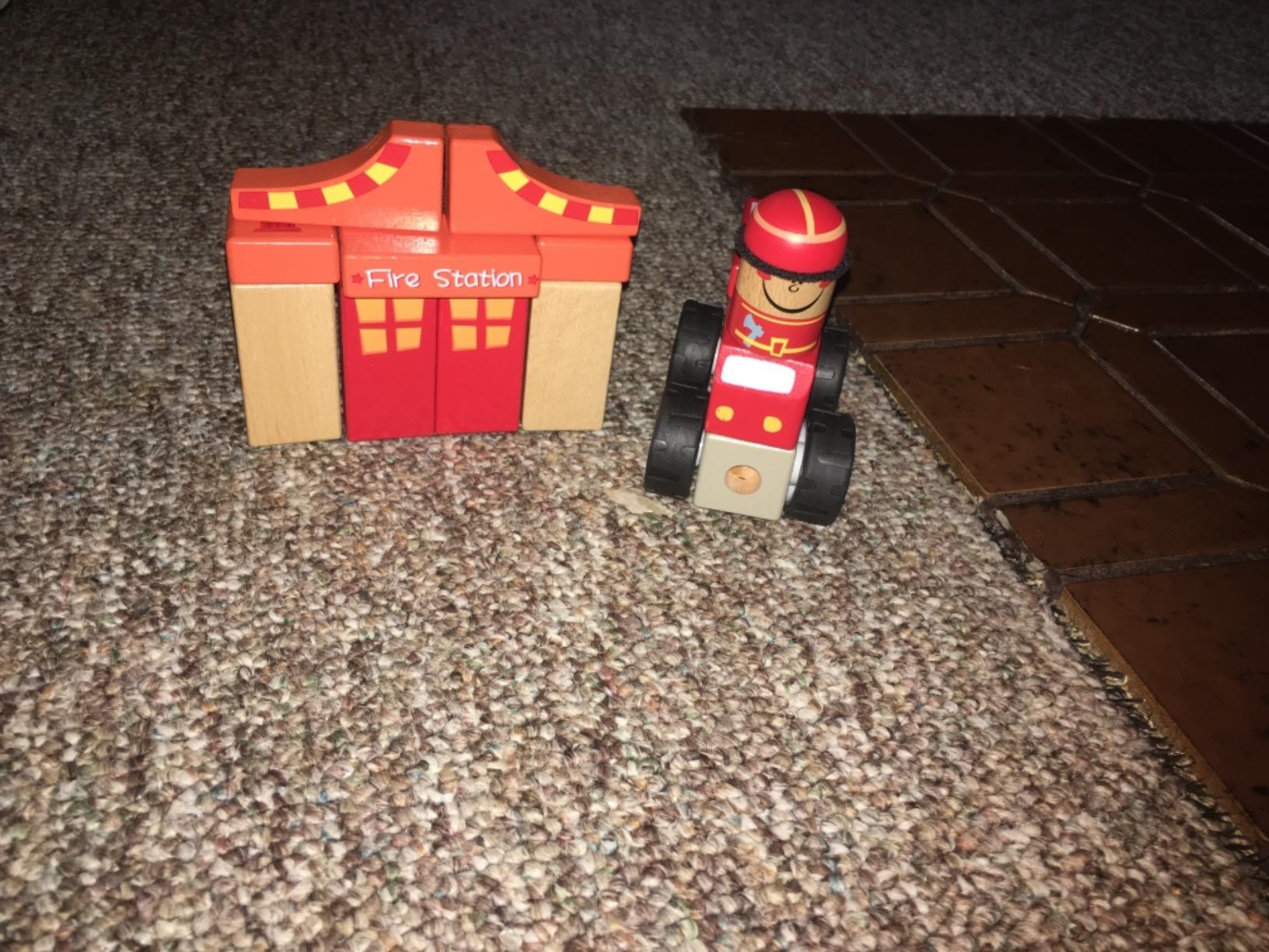 smallfoot Set Costruzioni 10624 Stazione Pompieri con auto legno