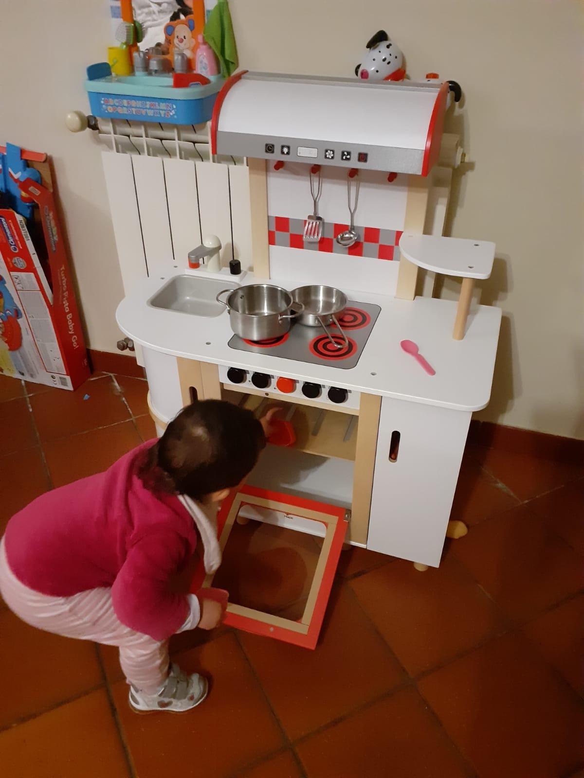 Hape E8018 Cucina multifunzione giocattolo con carrello