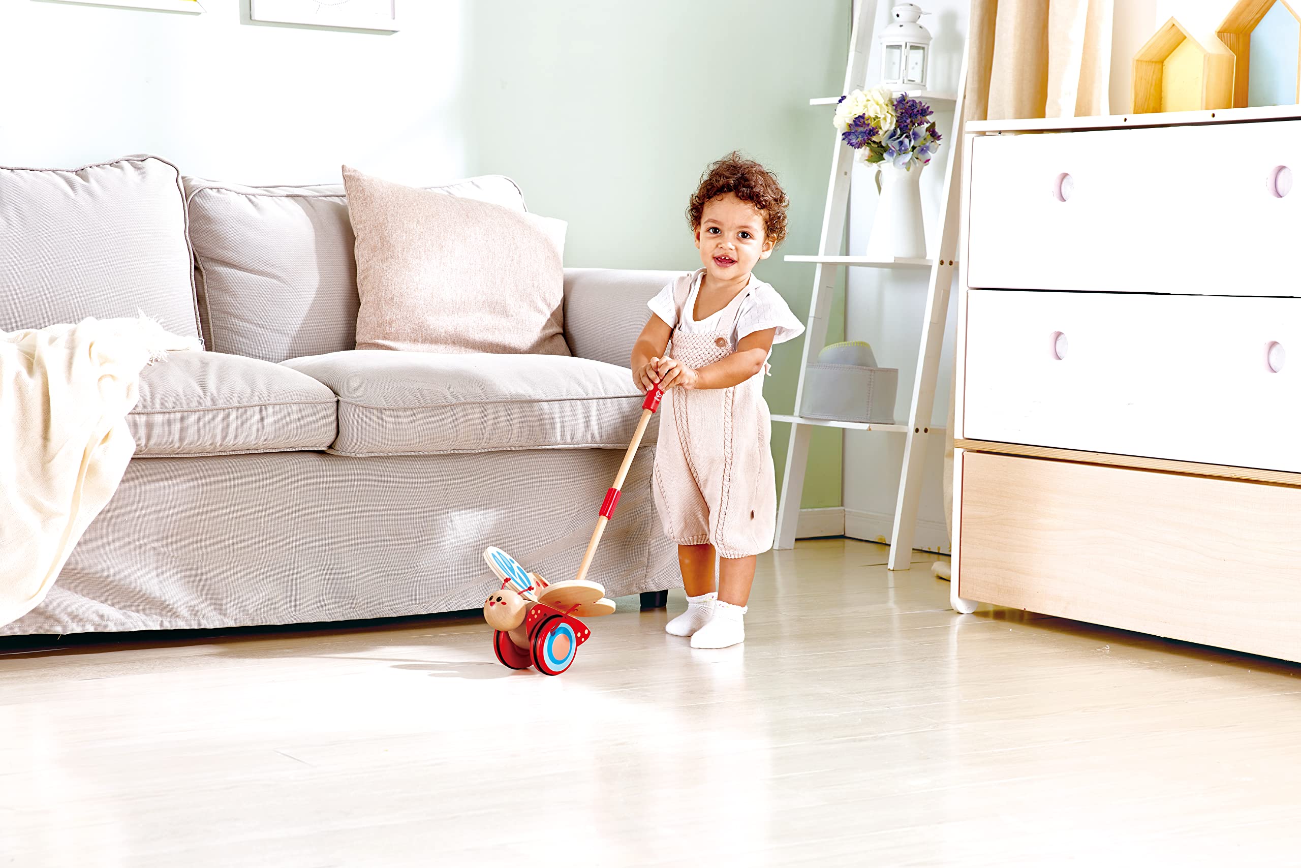 Hape Farfallina Colorata Giocattolo da Trainare in Legno con Ali