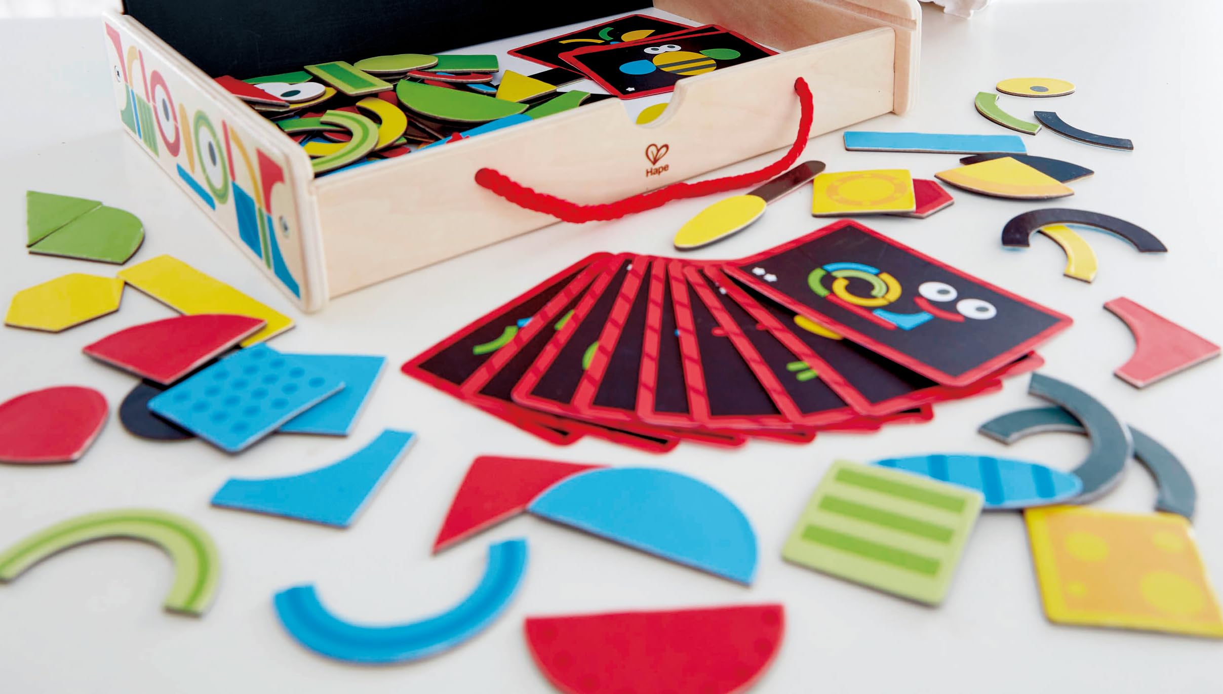 Hape Valigia Magnetica gioco magnetico 100 pezzi legno