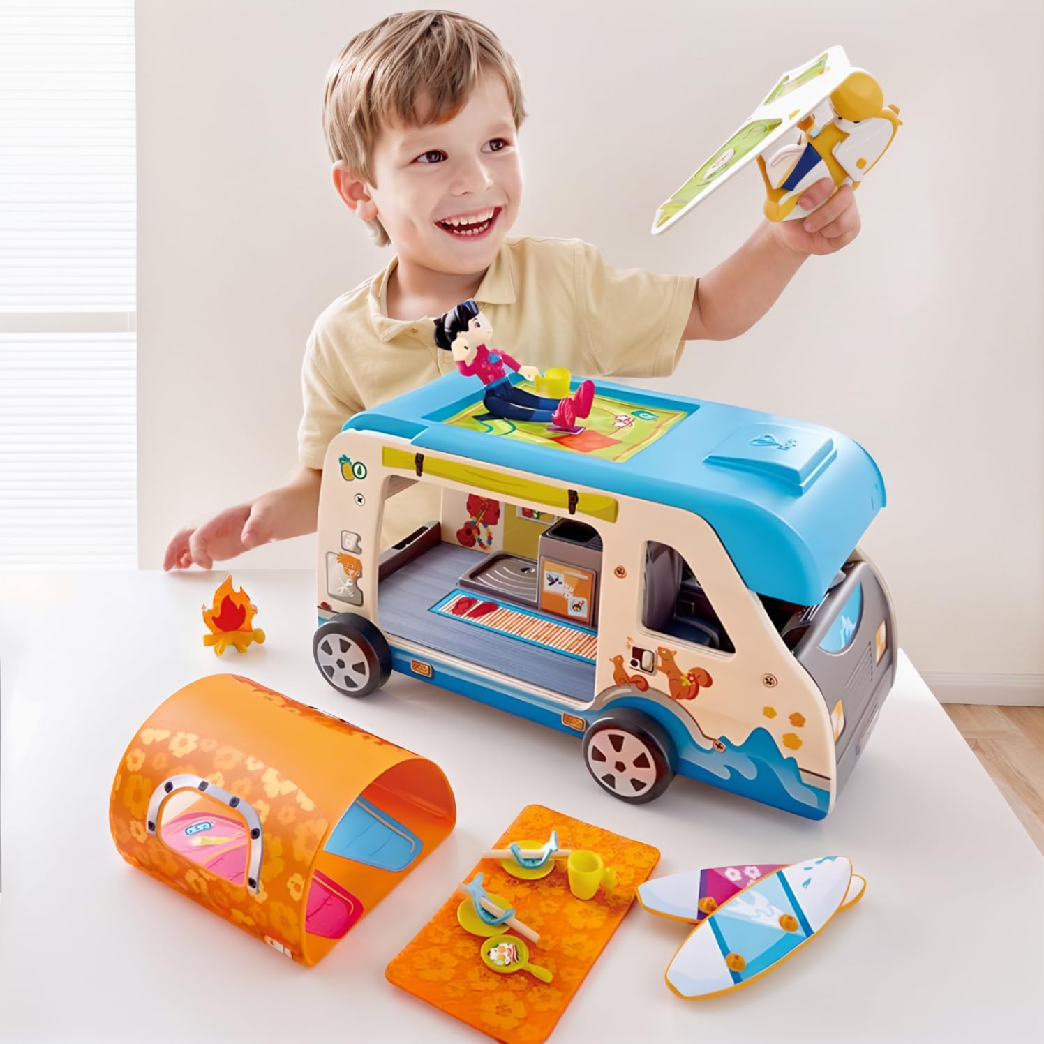 Hape Camper Avventura camper trasformabile con bambole