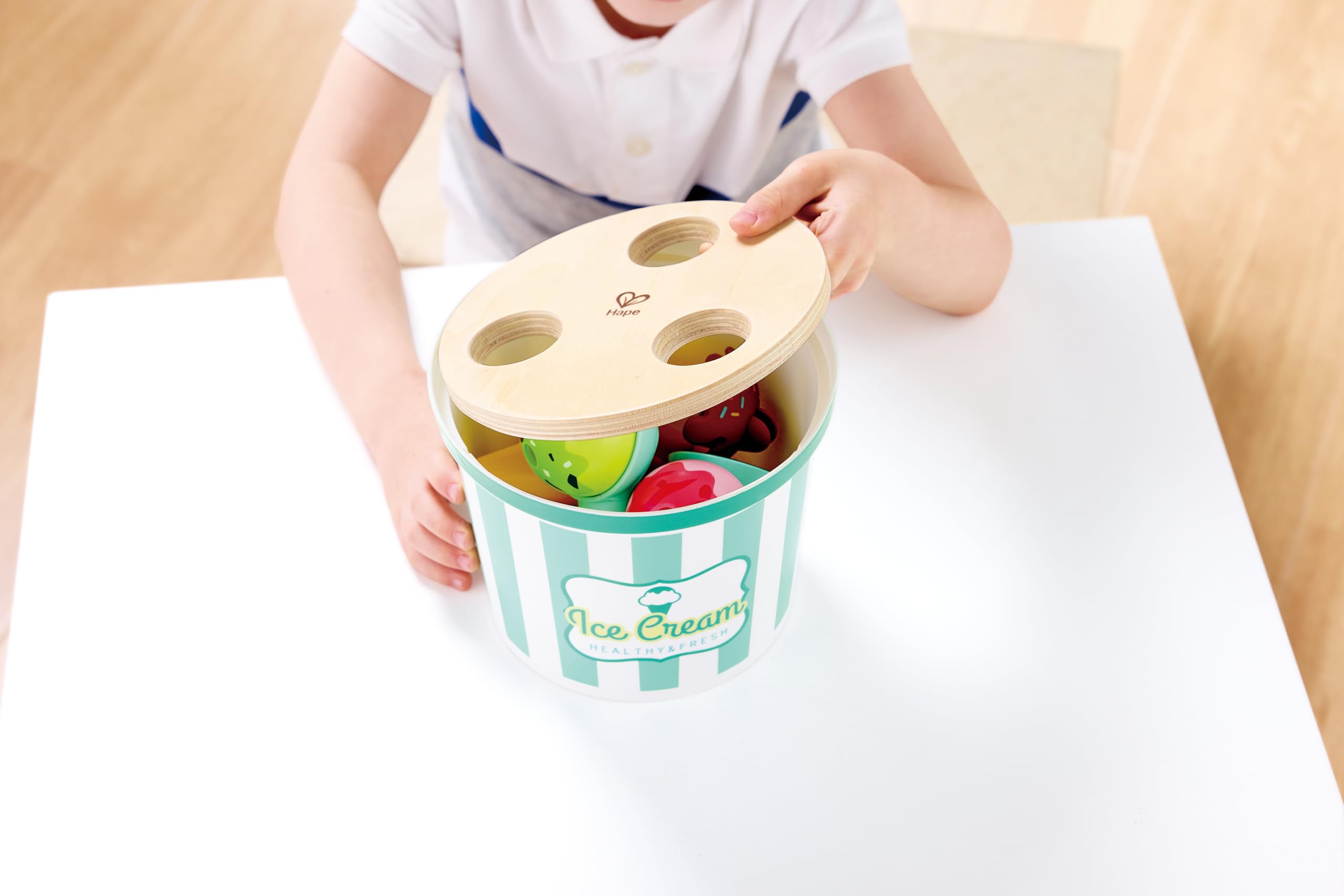 Hape Set Gelataio gioco in legno con scaffale rotante
