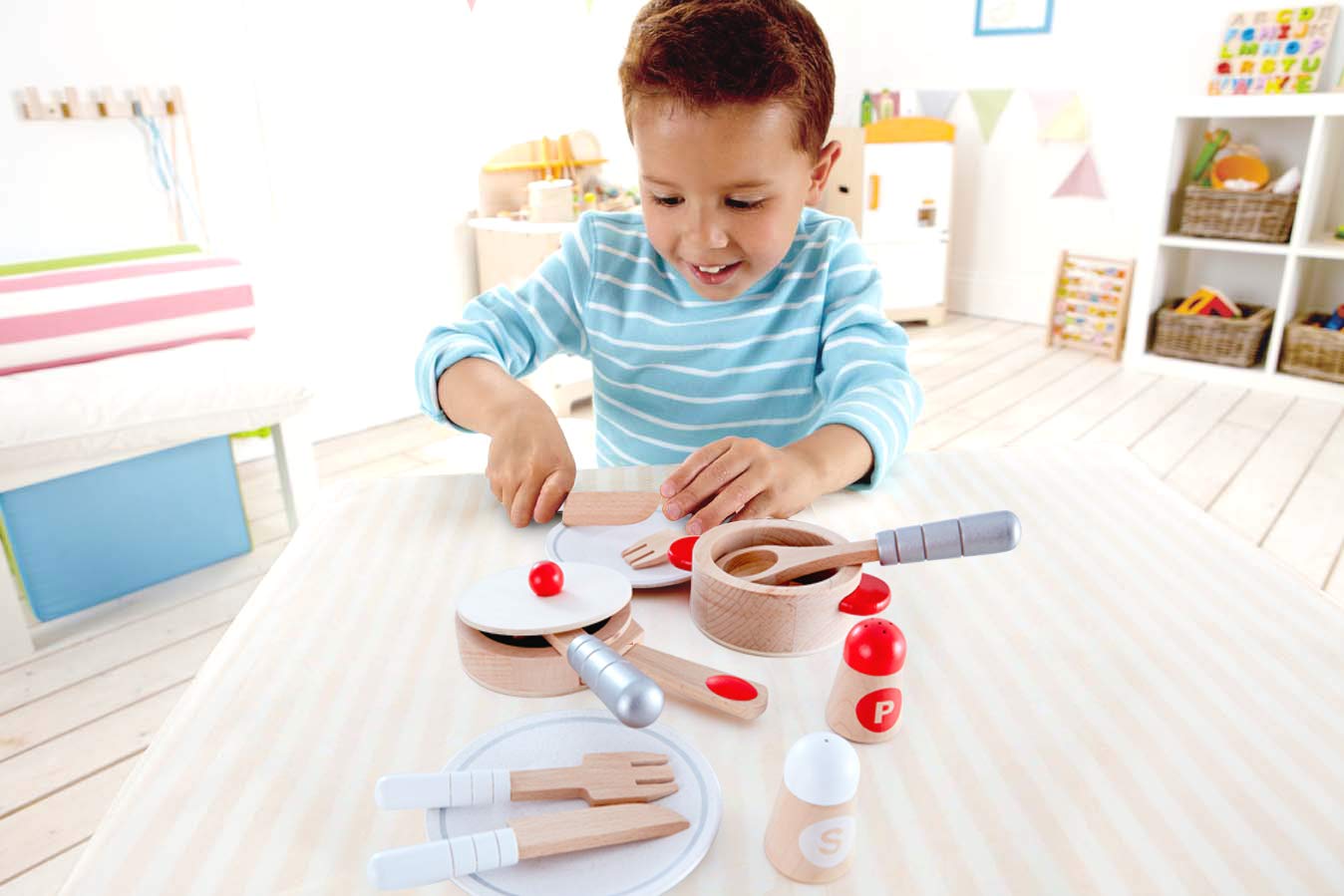 Hape Set Cucina e Servi Legno 13 Pezzi Gioco Ruolo 3 Anni+