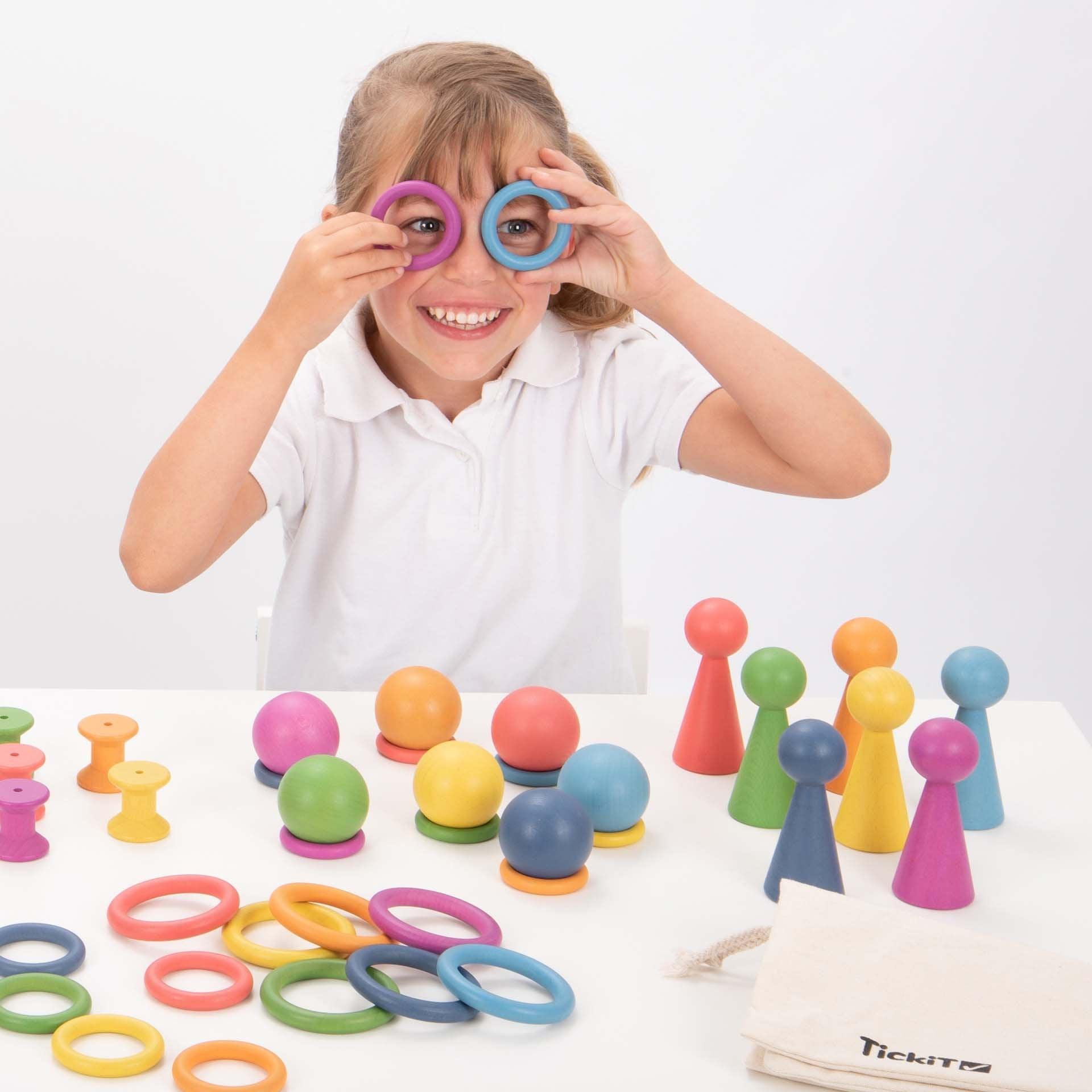 Tickit Rainbow Wooden Rings anelli in legno 21 pezzi da 10 mesi