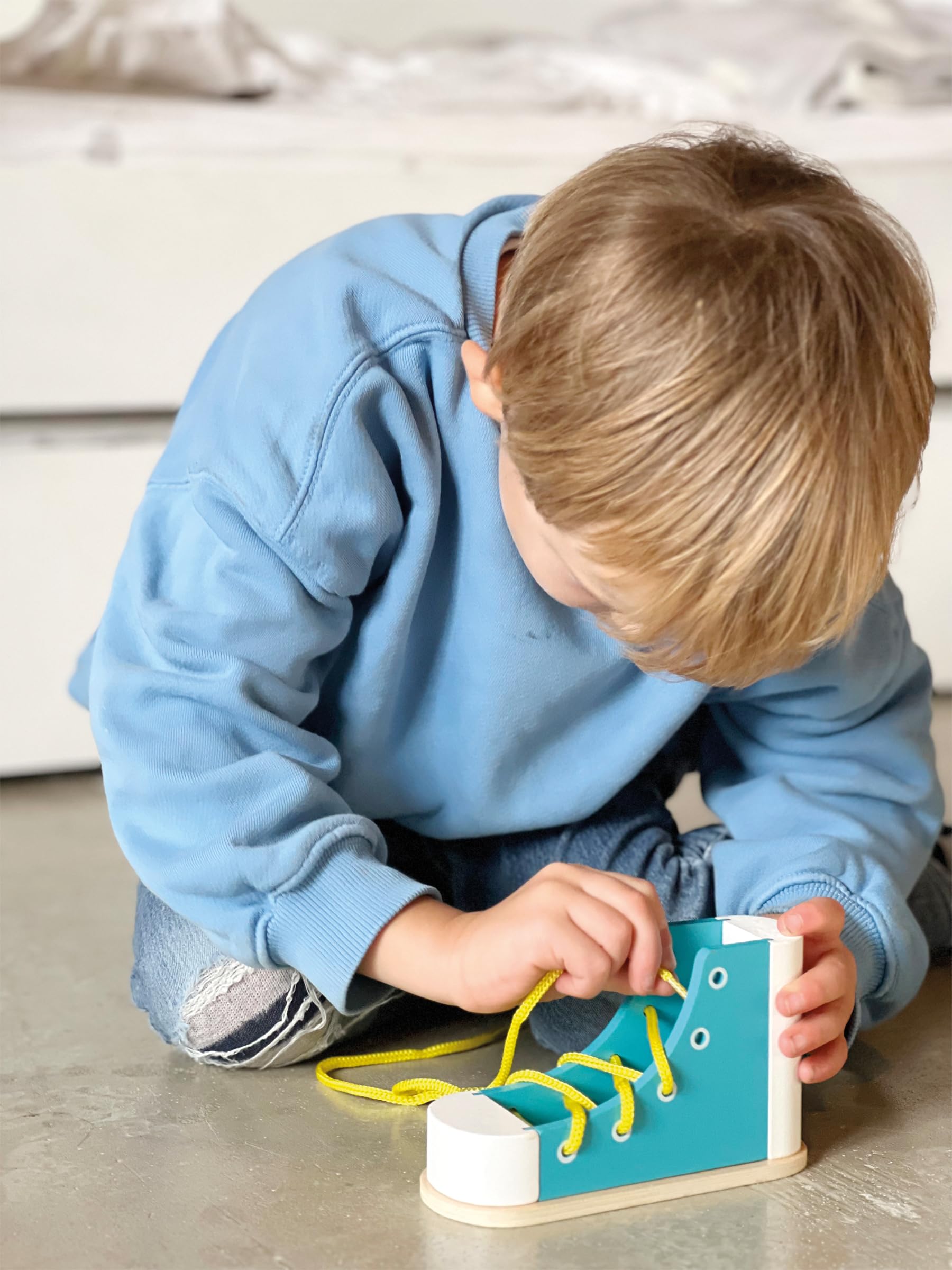 smallfoot 6475 scarpe da allacciare in legno set 2 pezzi dai 3 anni
