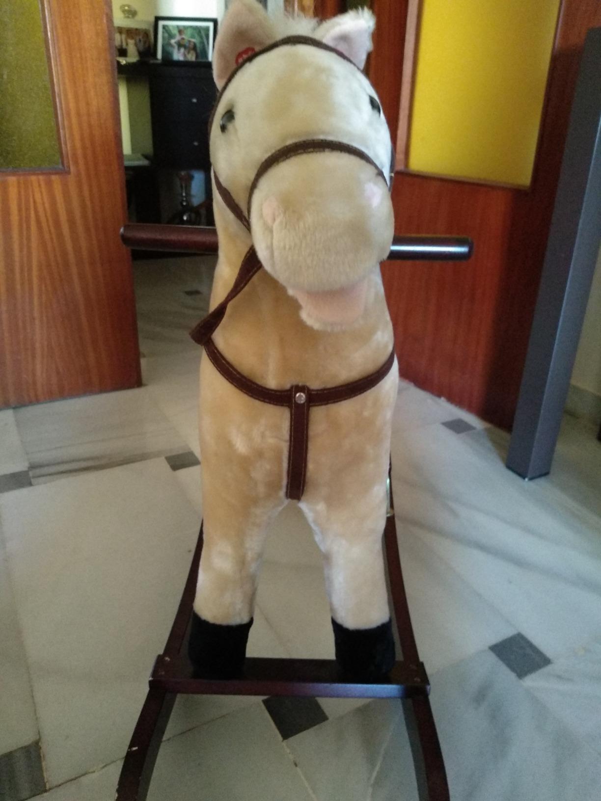 smallfoot 4101 Zottel cavallo a dondolo sonoro