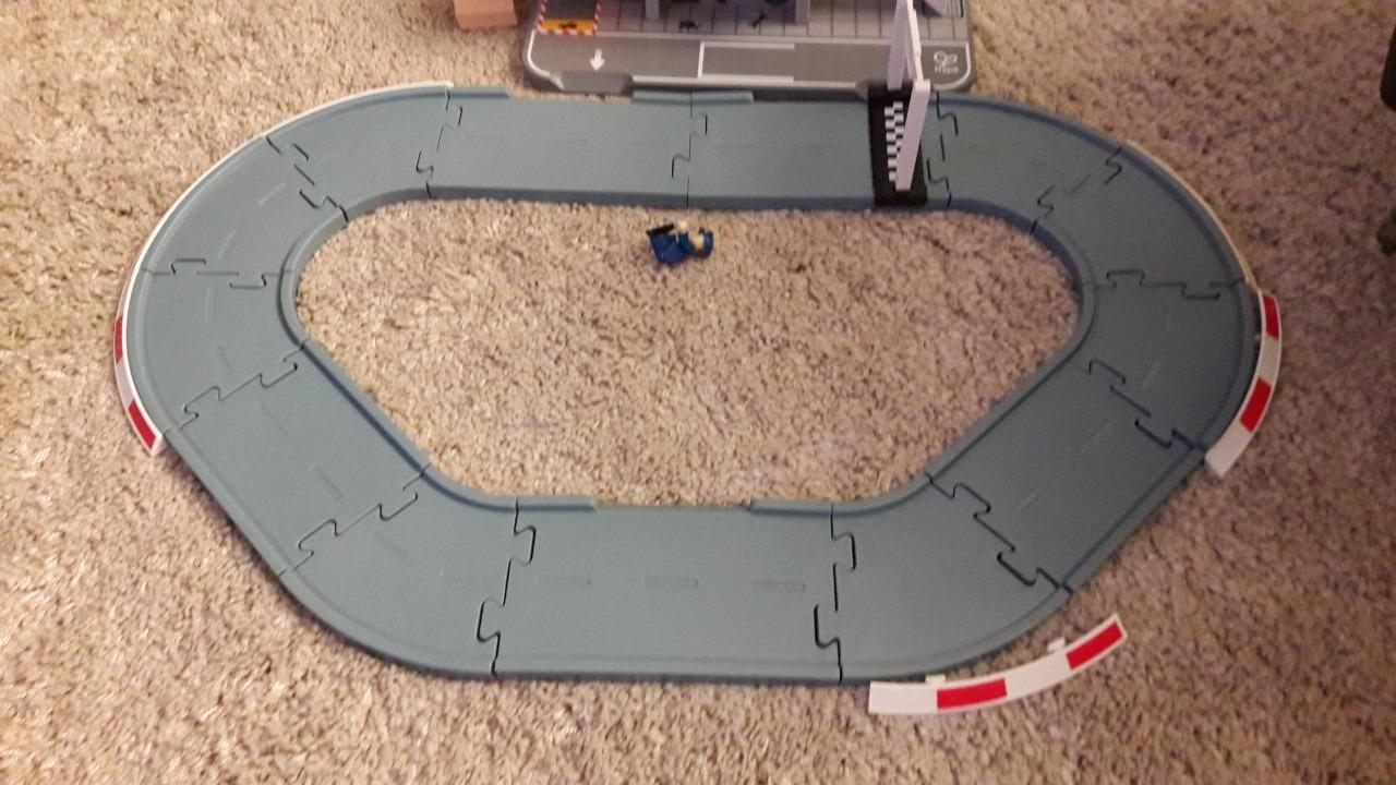 Hape E3734 race track station treno legno
