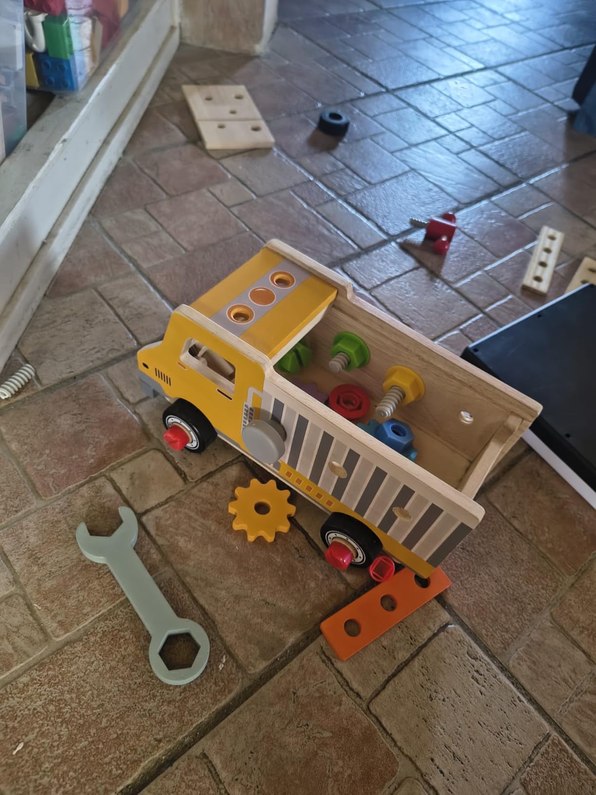 DINORUN camion cassetta attrezzi legno 47 pezzi 3-6 anni