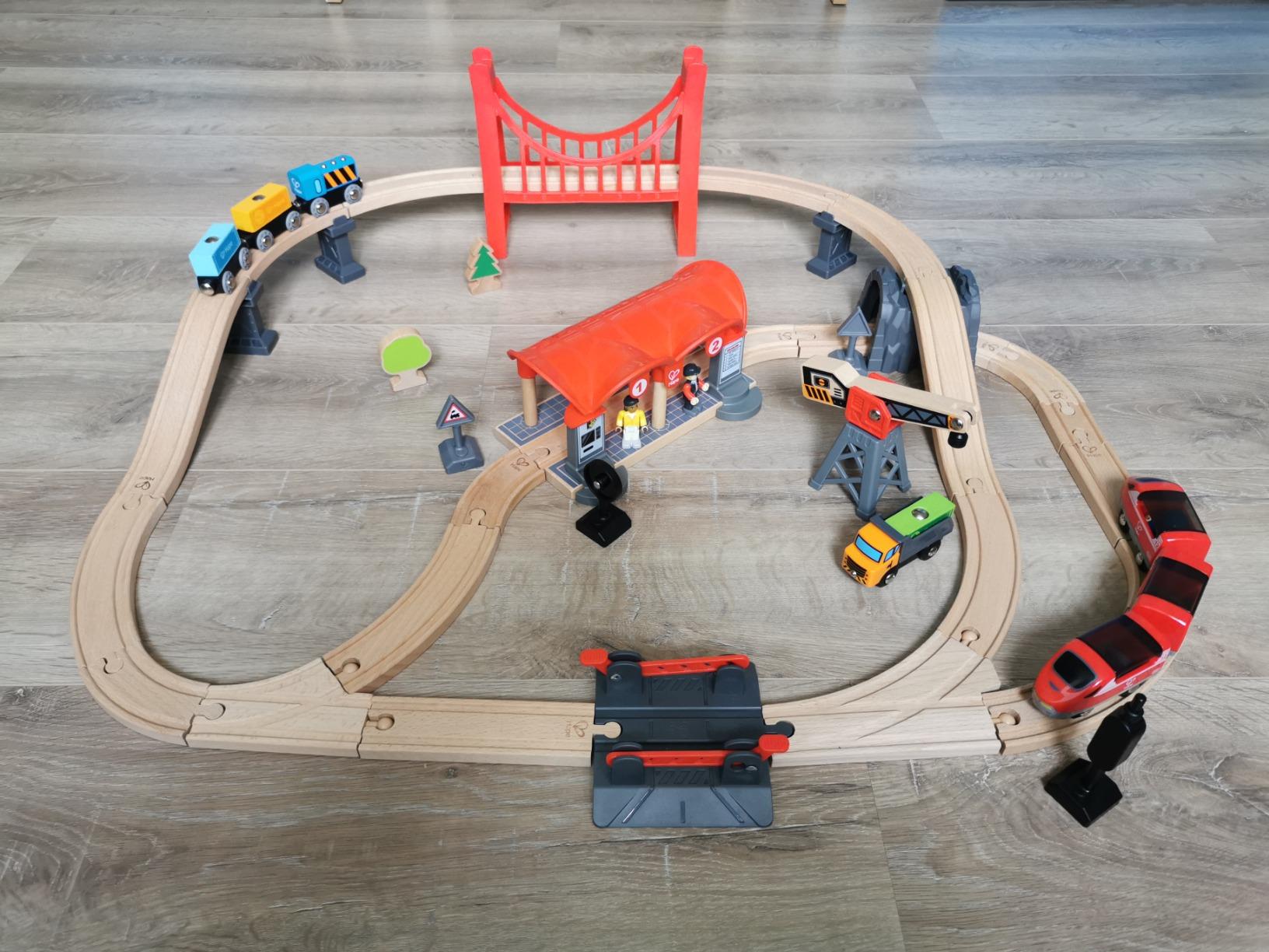 Hape Pista Città Trafficata Treno Legno 51 Pezzi 3 Anni
